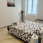 Interno 4 Apartment Genoa