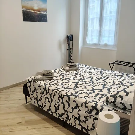 Interno 4 Apartment Genua